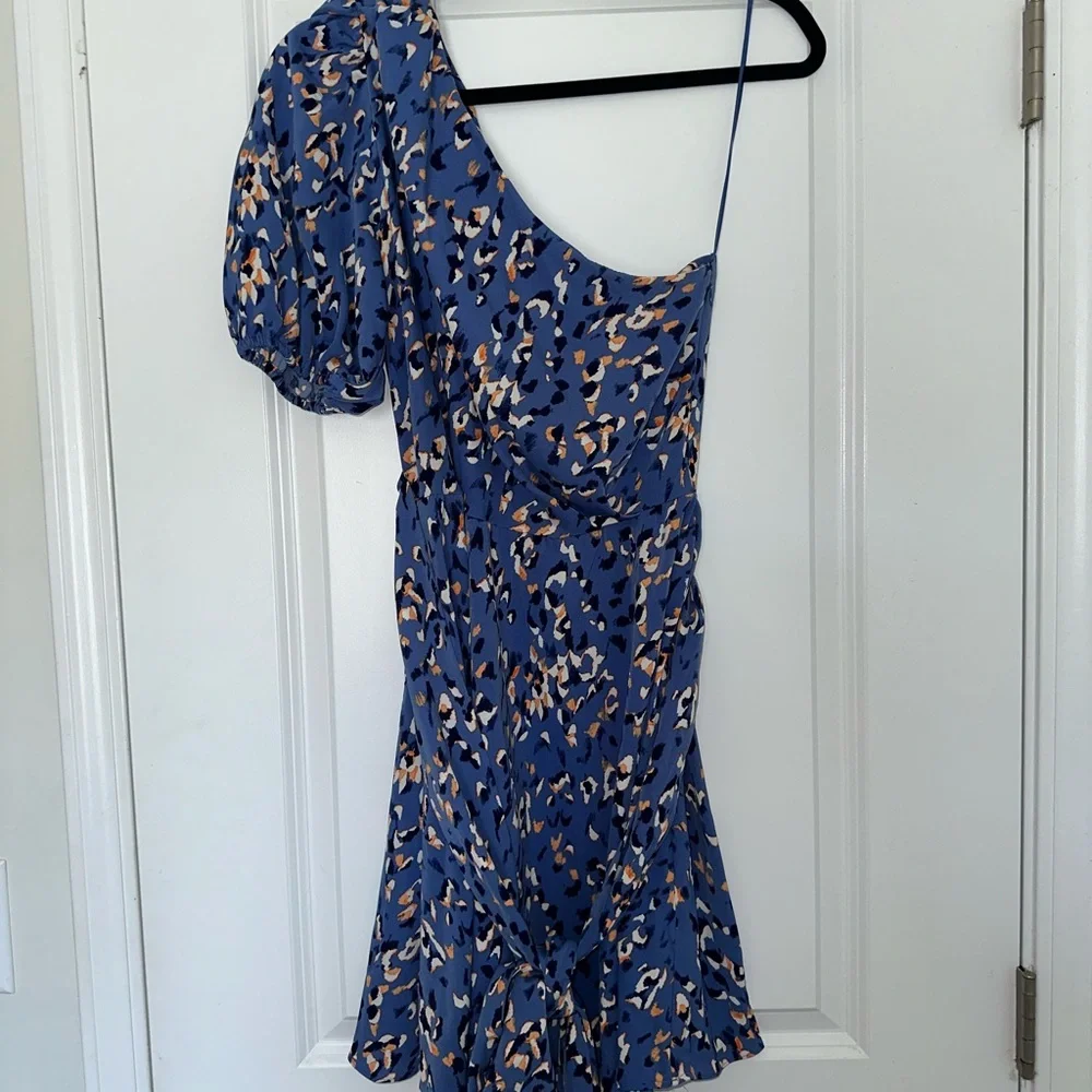 Nine West Stylish Blue and Coral Patterned One Shoulder Ballon Sleeve Mini Dress - Picture 3 of 9